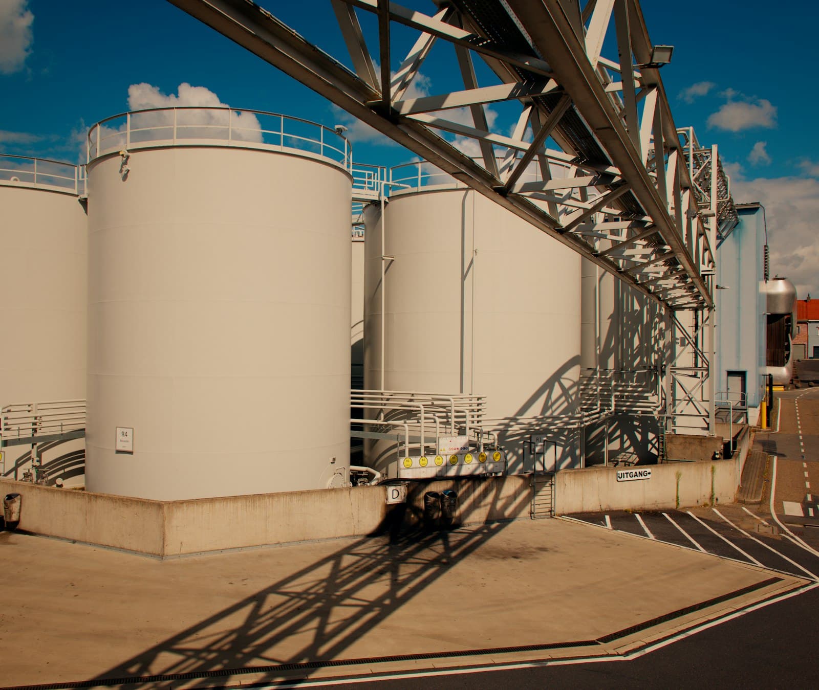 Alpine tank farm facility