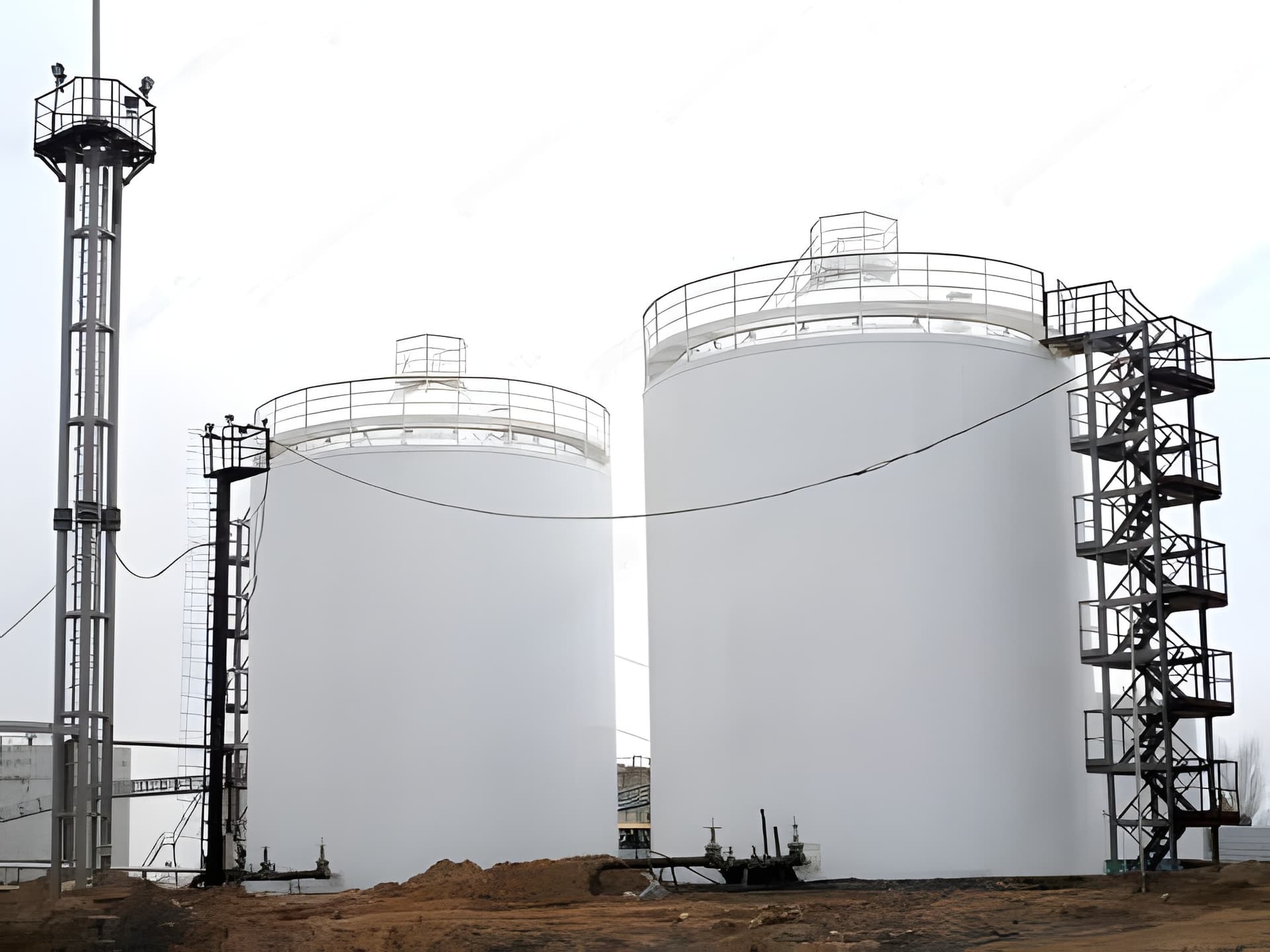 Alpine bulk storage tank field