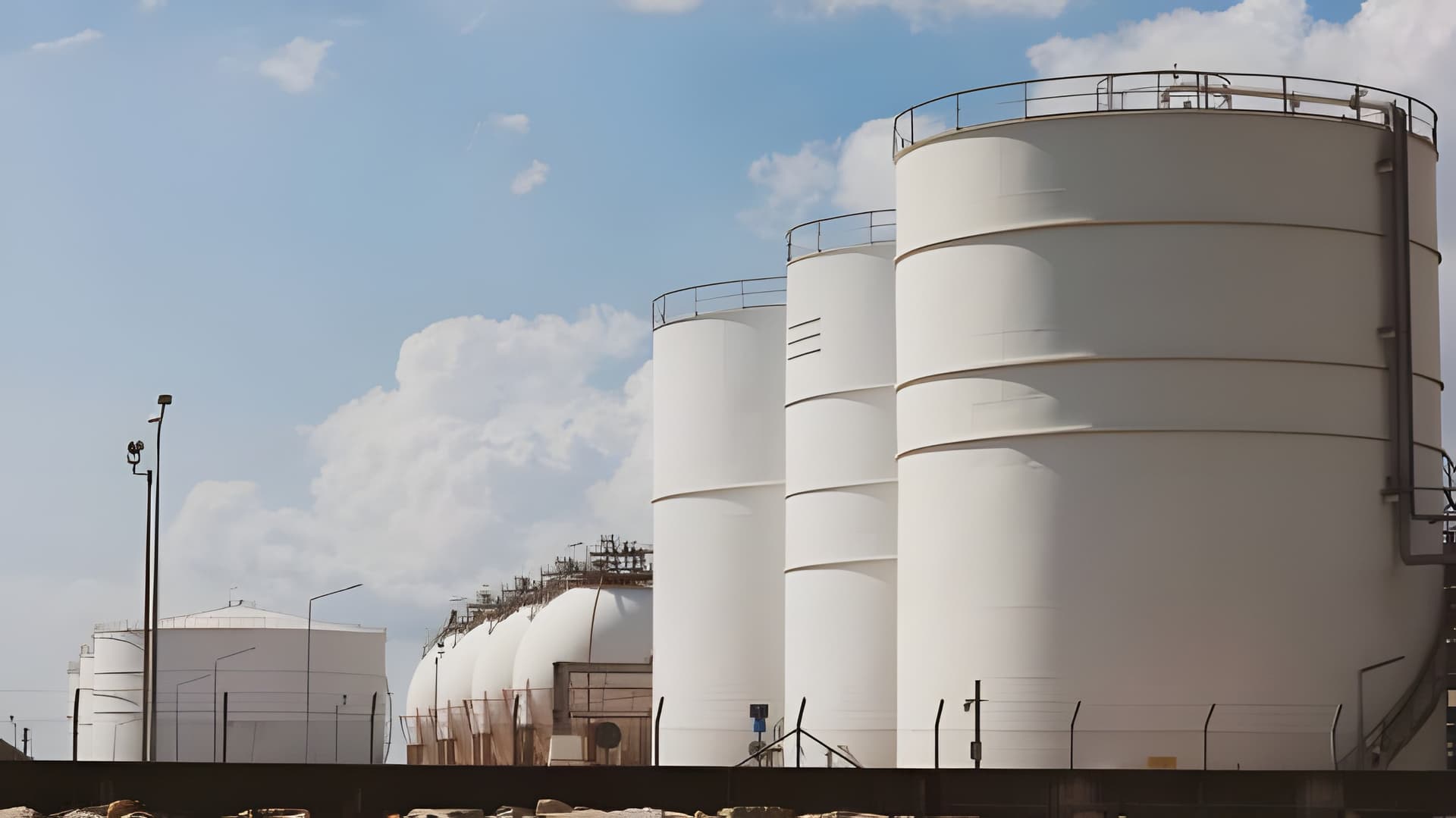 Alpine bulk storage tank field